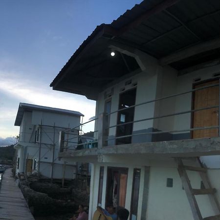 Ora Komodo Home Stay Екстер'єр фото
