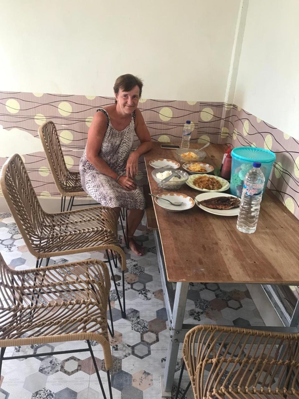 Ora Komodo Home Stay Екстер'єр фото