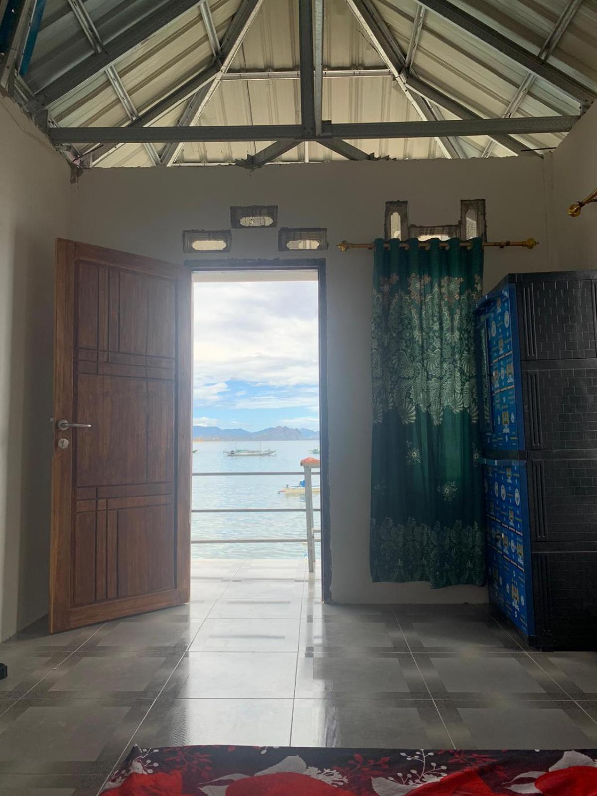 Ora Komodo Home Stay Екстер'єр фото