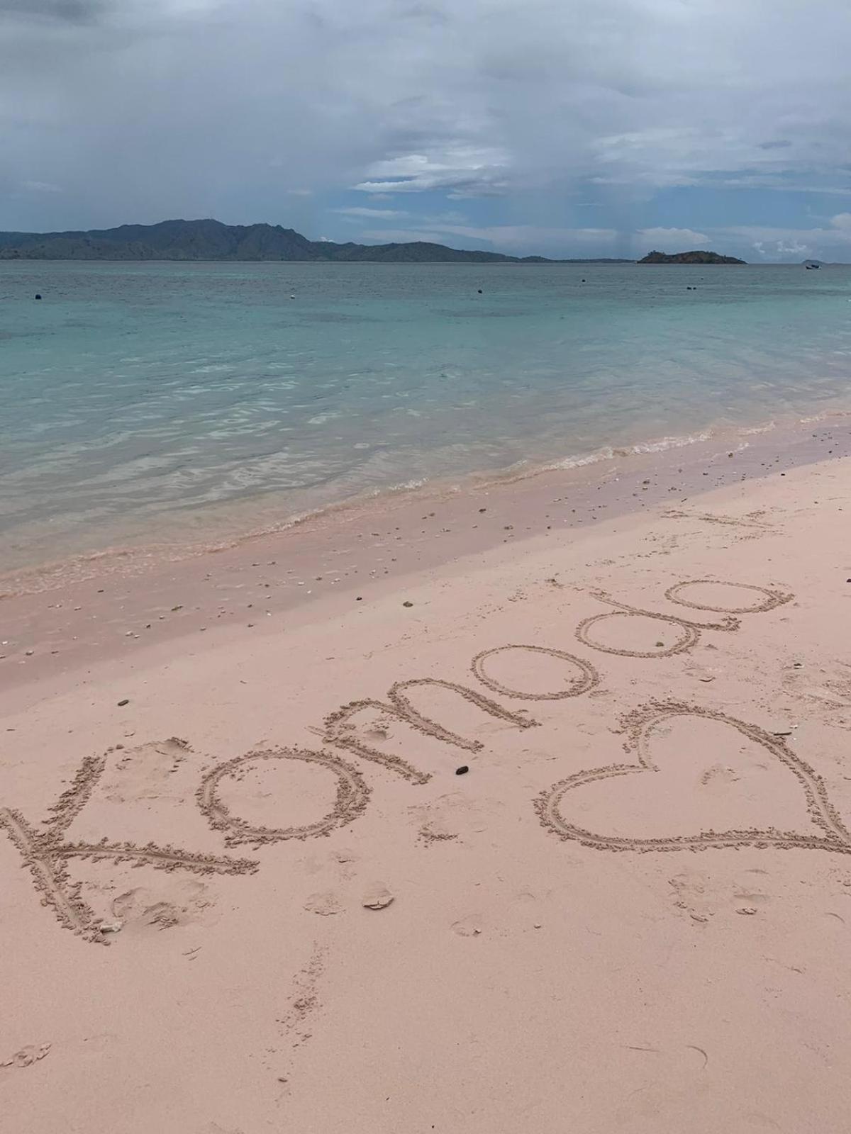 Ora Komodo Home Stay Екстер'єр фото