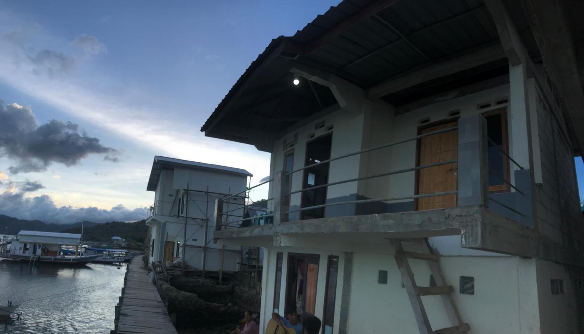 Ora Komodo Home Stay Екстер'єр фото