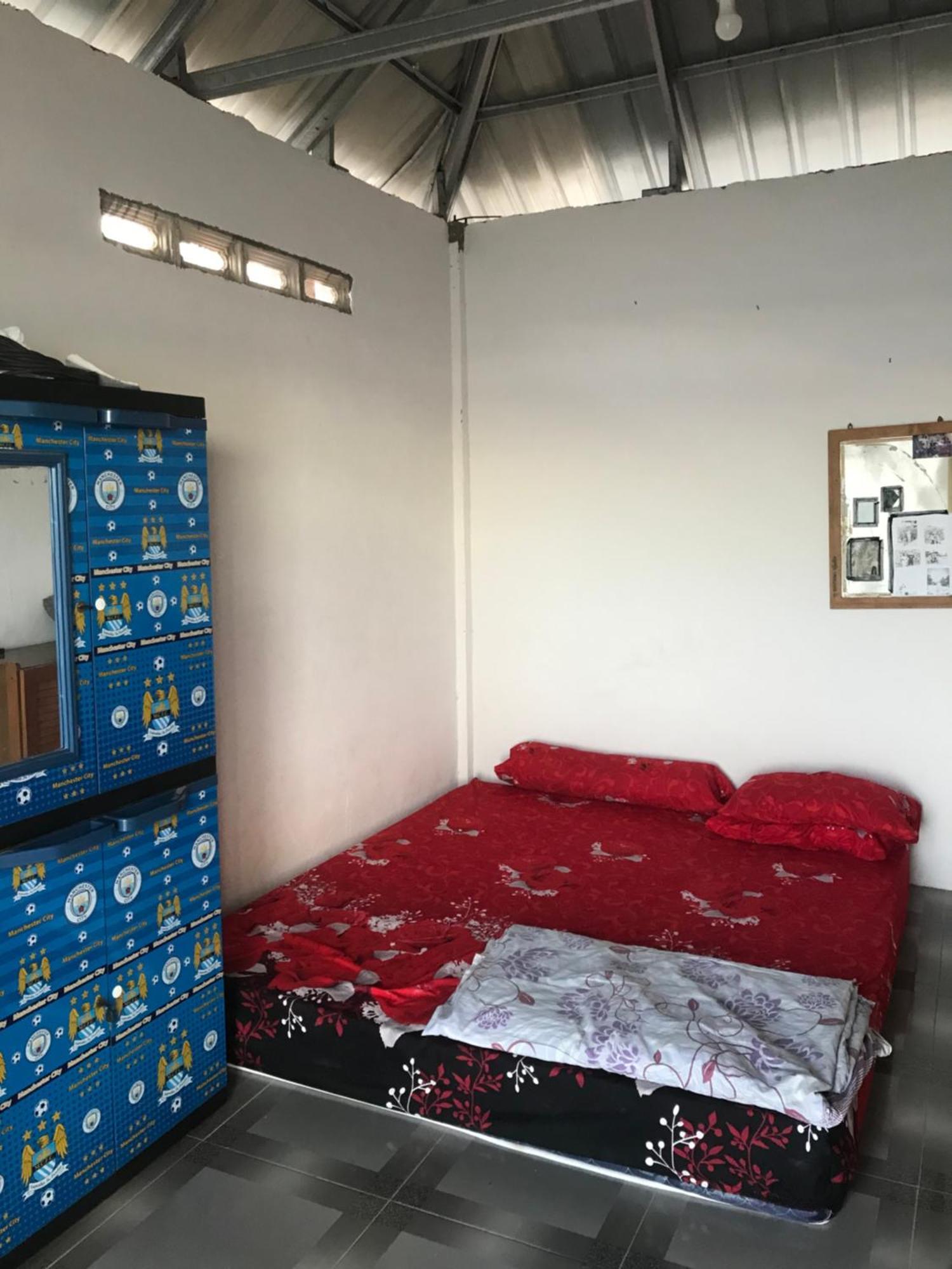 Ora Komodo Home Stay Екстер'єр фото