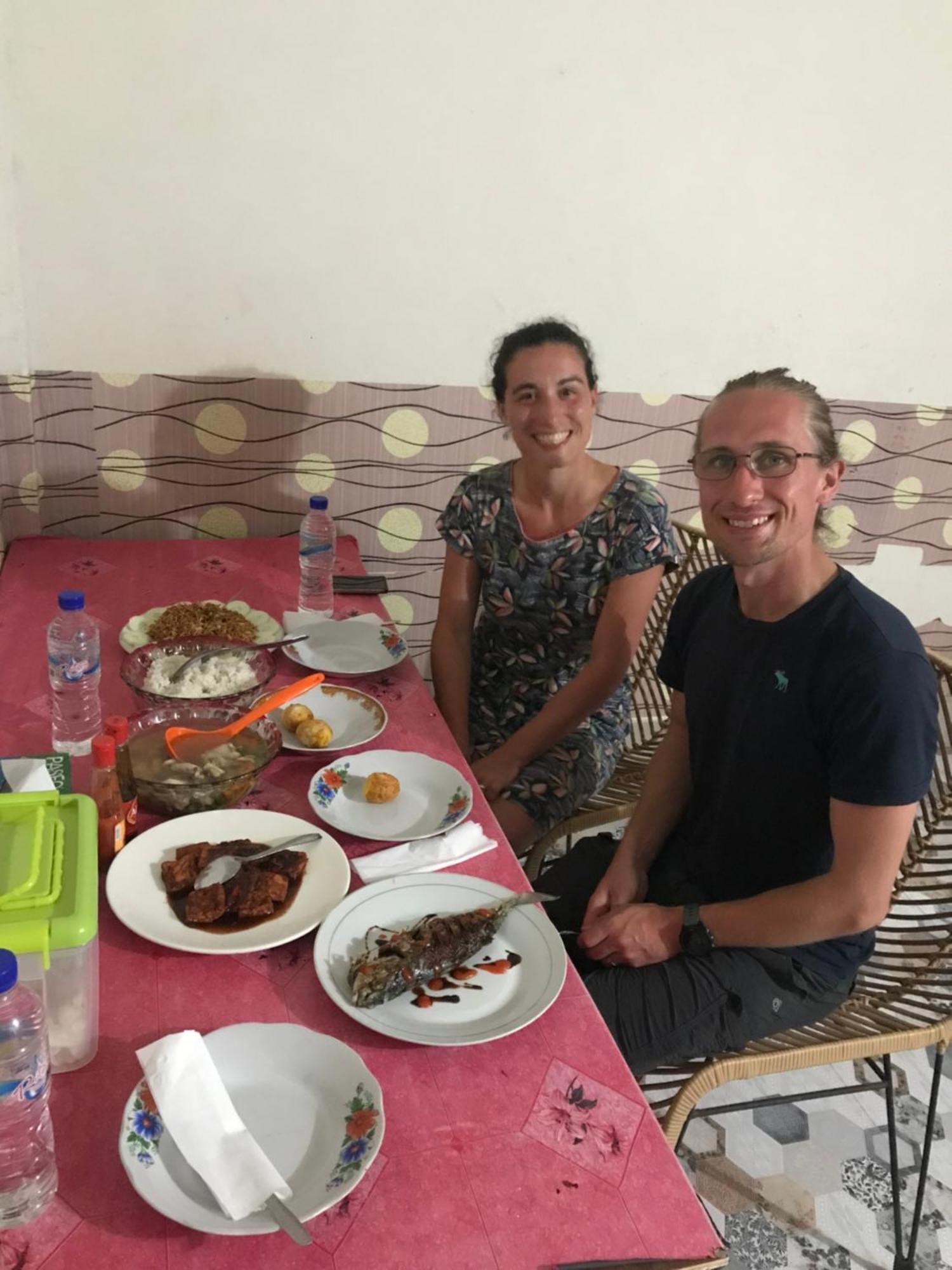 Ora Komodo Home Stay Екстер'єр фото